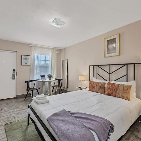 Located By The Beach 1 Bedroom With Parking And Pool Clearwater Bagian luar foto