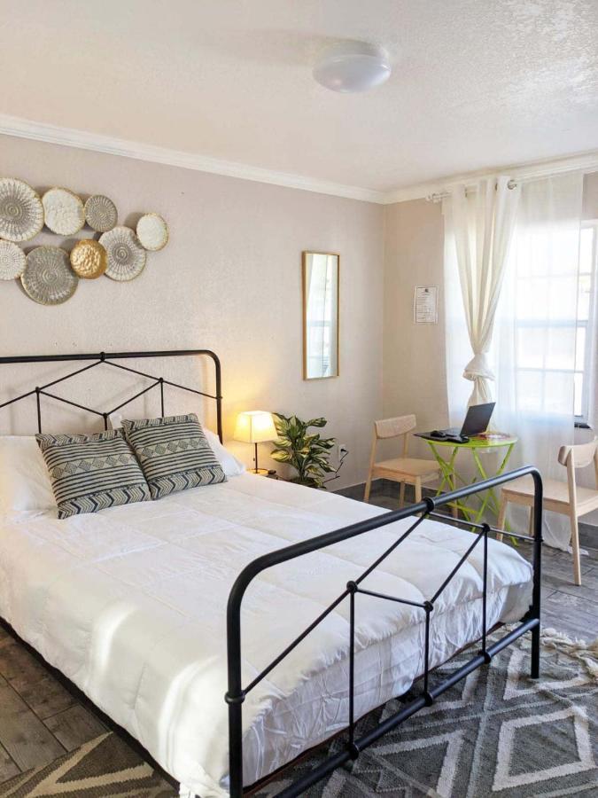 Located By The Beach 1 Bedroom With Parking And Pool Clearwater Bagian luar foto