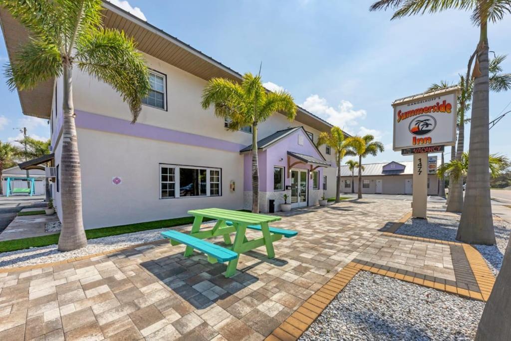 Located By The Beach 1 Bedroom With Parking And Pool Clearwater Bagian luar foto