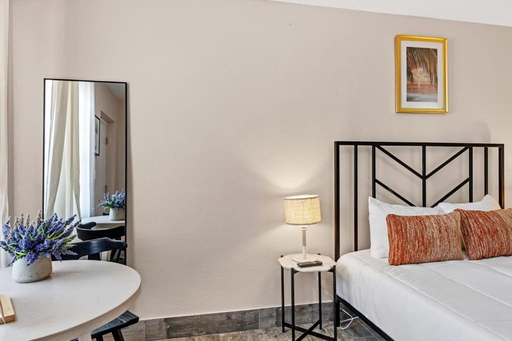 Located By The Beach 1 Bedroom With Parking And Pool Clearwater Bagian luar foto