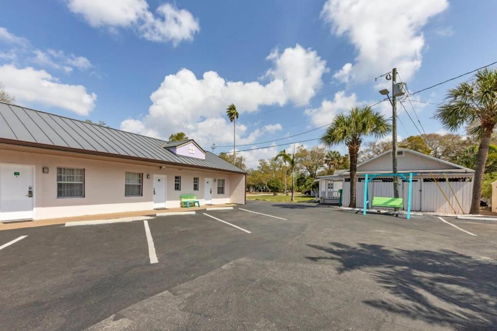 Located By The Beach 1 Bedroom With Parking And Pool Clearwater Bagian luar foto